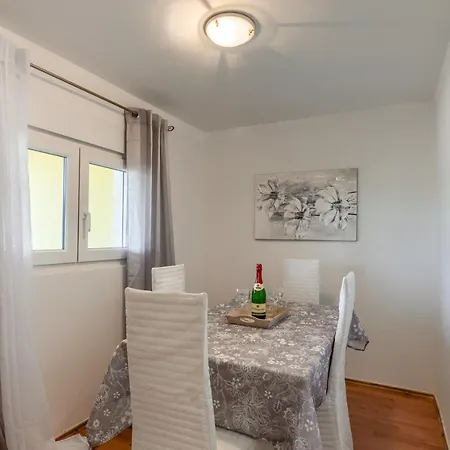 Rozza Pia Apartment *